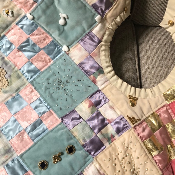 Exquisite handmade quilted vintage tree skirt - Picture 16 of 16